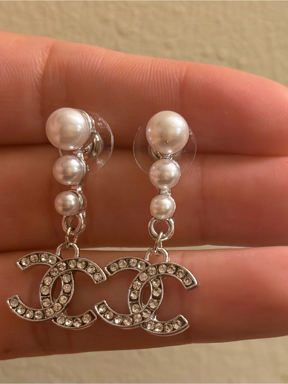 Cc pearl and silver earring
